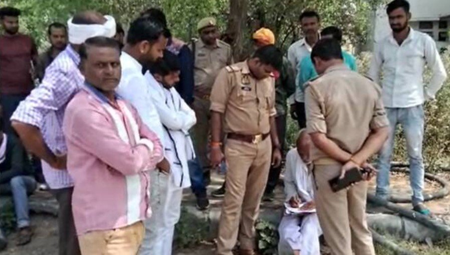 Police द्वारा मारपीट का मामला दर्ज करने के बाद UP की महिला ने की आत्महत्या, ग्रामीणों ने की न्याय की मांग