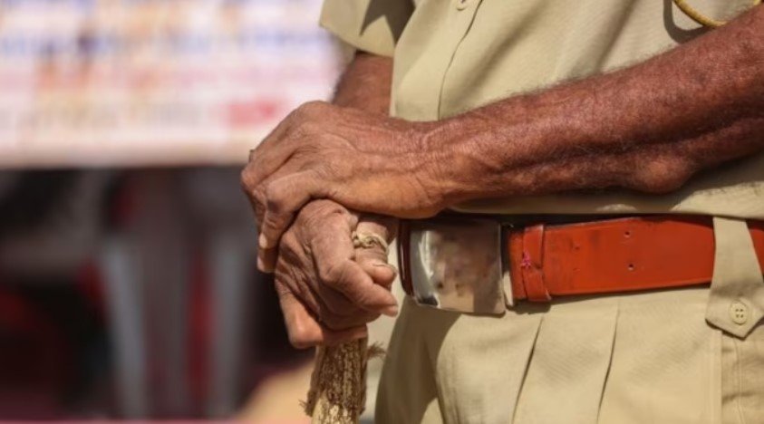 बेटे की चाह में 3 लड़कियों के पिता छत्तीसगढ़ के पुलिसकर्मी को निलंबित कर दिया गया