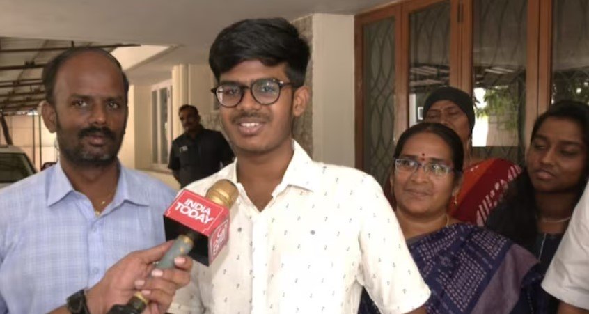720/720 के साथ TN के NEET UG टॉपर कहते हैं, 'NCERT बाइबिल, कुरान, गीता की तरह है'