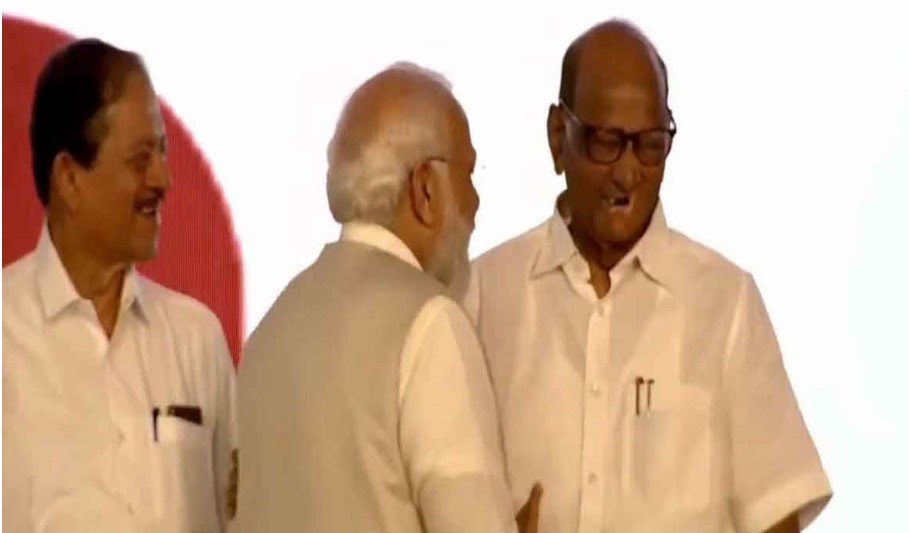 शरद पवार ने 'इंडिया' नेताओं के अनुरोध को किया नजरअंदाज, पुणे में पीएम मोदी के साथ एक मंच पर दिखे