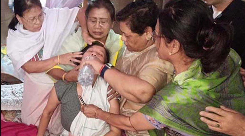 मणिपुर में तनाव भरी शांति, सरकार ने कर्फ्यू में दी छूट, राज्यपाल ने मारे गए 2 स्टूडेंट्स के परिजनों से की मुलाकात