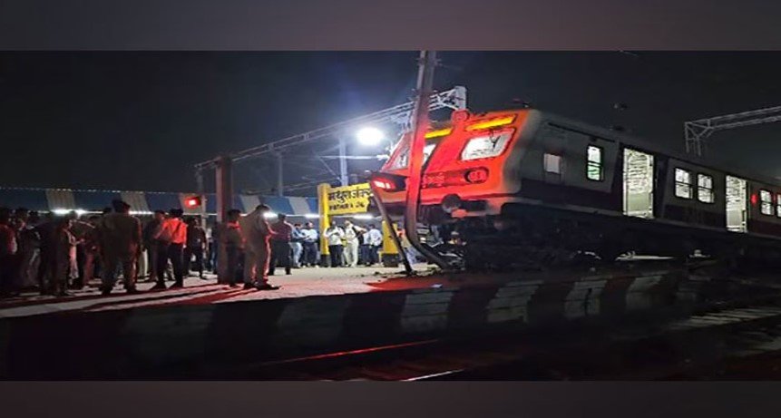 मथुरा में पटरी छोड़ प्लेटफॉर्म पर दौड़ी ट्रेन, सहम गए लोग; भगदड़ को लेकर रेलवे ने दिया ये बयान