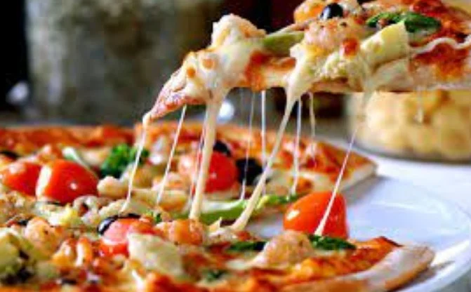 Pizza के बिना होती नहीं आपकी party? तो इन नुकसान से नहीं बच पाएंगे आप
