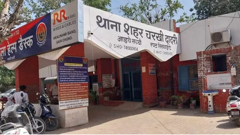 Haryana: "शराब के नशे में युवक ने परिजनों को पीटा; Police पहुंची तो SHO की वर्दी फाड़ी, पेट-सिर में मुक्के मारे"