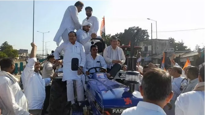 Congress Kisan Samman Yatra: Roorkee तक ट्रैक्टरों से पहुंचे लोग, Harish Rawat बोले- BJP शासन में किसान परेशान
