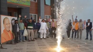 Aligarh: BJP की तीन राज्यों में जीत से मायूस अन्य दल, BJP ने ढोल-नगाड़े, आतिशबाजी, मिठाई संग हुआ जश्न