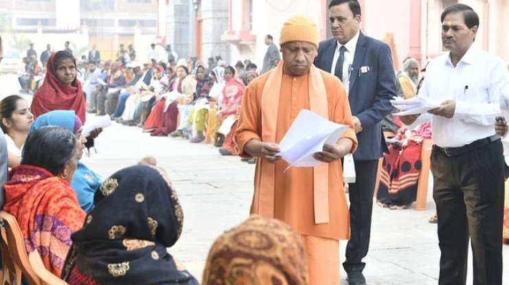 Janta Darshan: CM Yogi ने सुनी फरियाद, बोले- जनसमस्याओं के समाधान में कोताही बर्दाश्त नहीं